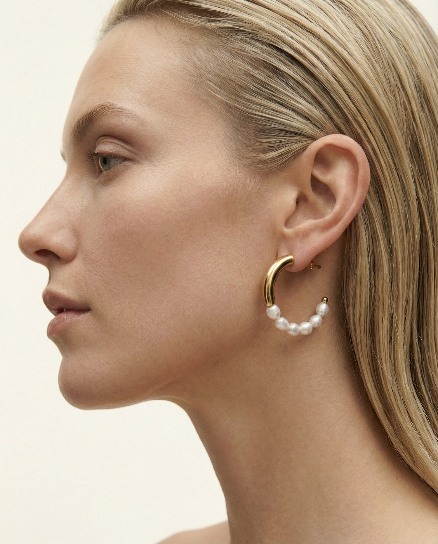 Capri Baroque Pearl Medium Hoop Earrings in 18k Gold Vermeil on Sterling Silver and Pearl | Jewellery by Monica Vinader Capri Baroque Pearl Medium Hoop Earrings in 18k Gold Vermeil on Sterling Silver and Pearl | Jewellery by Monica Vinader
